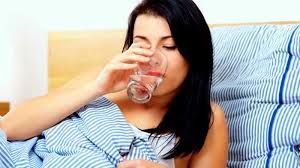 8 Alasan Diwajibkan Minum Air Putih Setelah Bangun Tidur