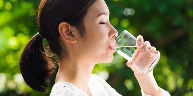 Atasi Stres Dengan Minum Air Putih